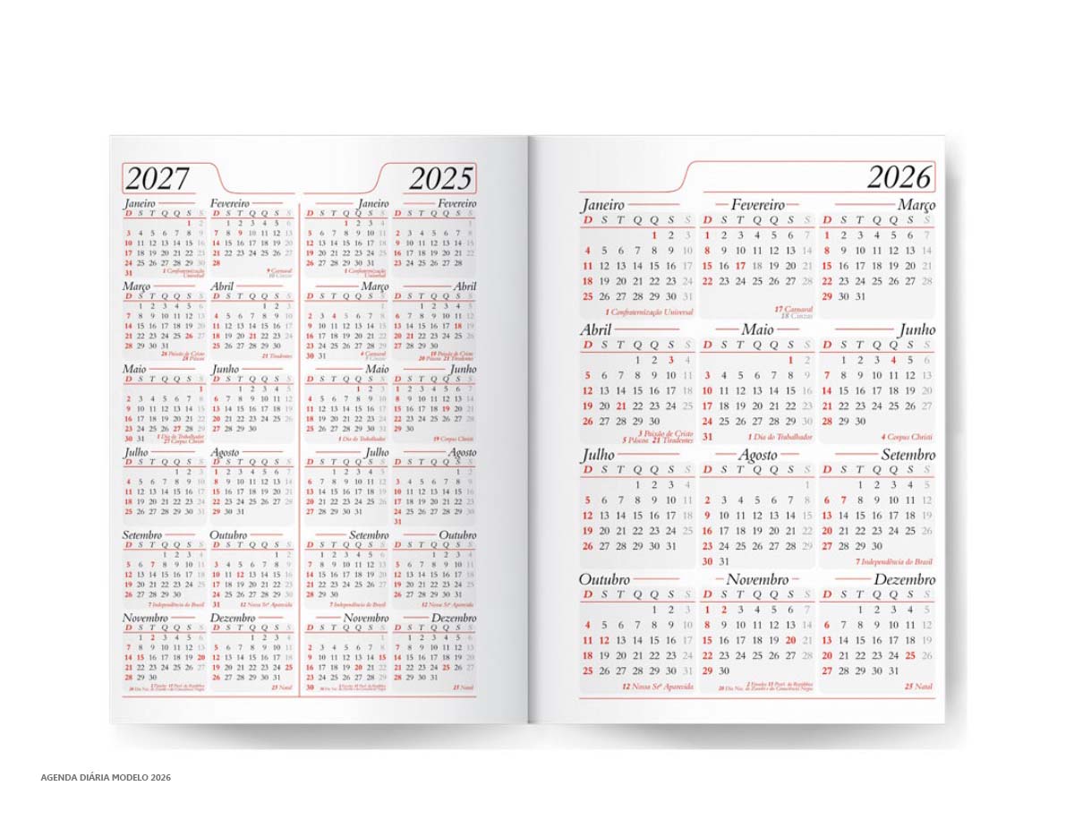 Agenda diária 2025 de couro sintético. Contém fita de cetim marca página, dados pessoais, calendário de 2024 à 2026, mapa do Brasil, mapa-múndi, índice telefônico e planejamento.
