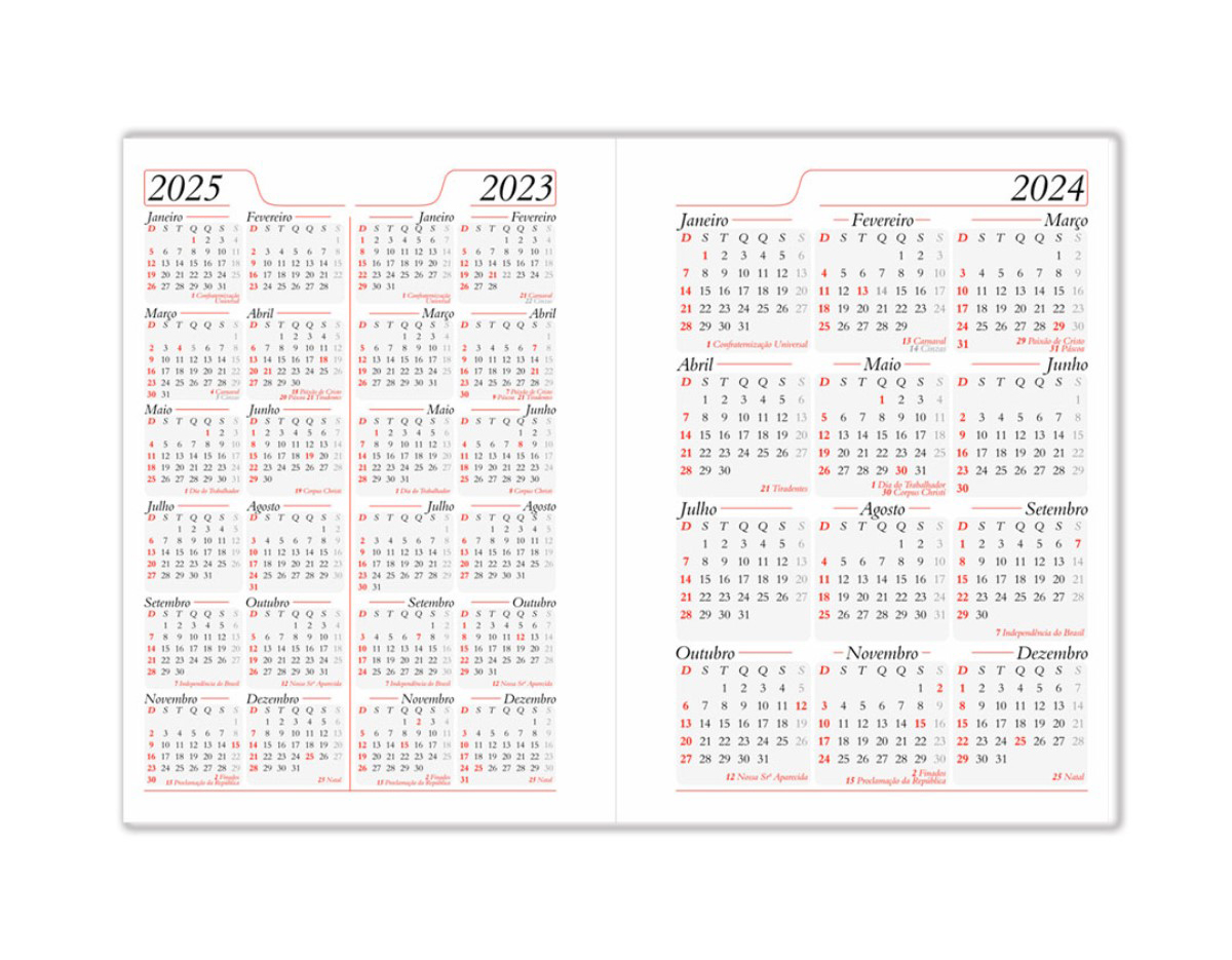 Agenda diária 2026 confeccionada em couro sintético, com acabamento elegante e resistente. Conta com fita de cetim marca-páginas, facilitando a organização, além de espaço para dados pessoais. Um brinde corporativo sofisticado e funcional, ideal para planejar a rotina com praticidade ao longo do ano.