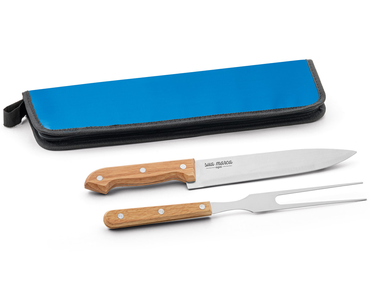 Kit churrasco em aço inox e madeira. Possui 2 peças em estojo de Nylon 210D. 