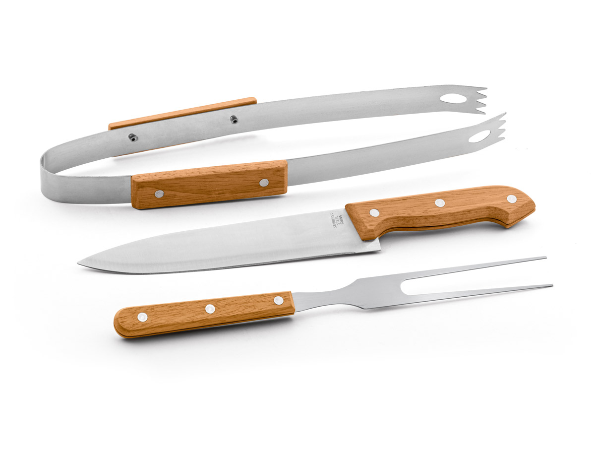Kit churrasco em aço inox e madeira. Possui estojo de nylon de 210D e 3 peças.
