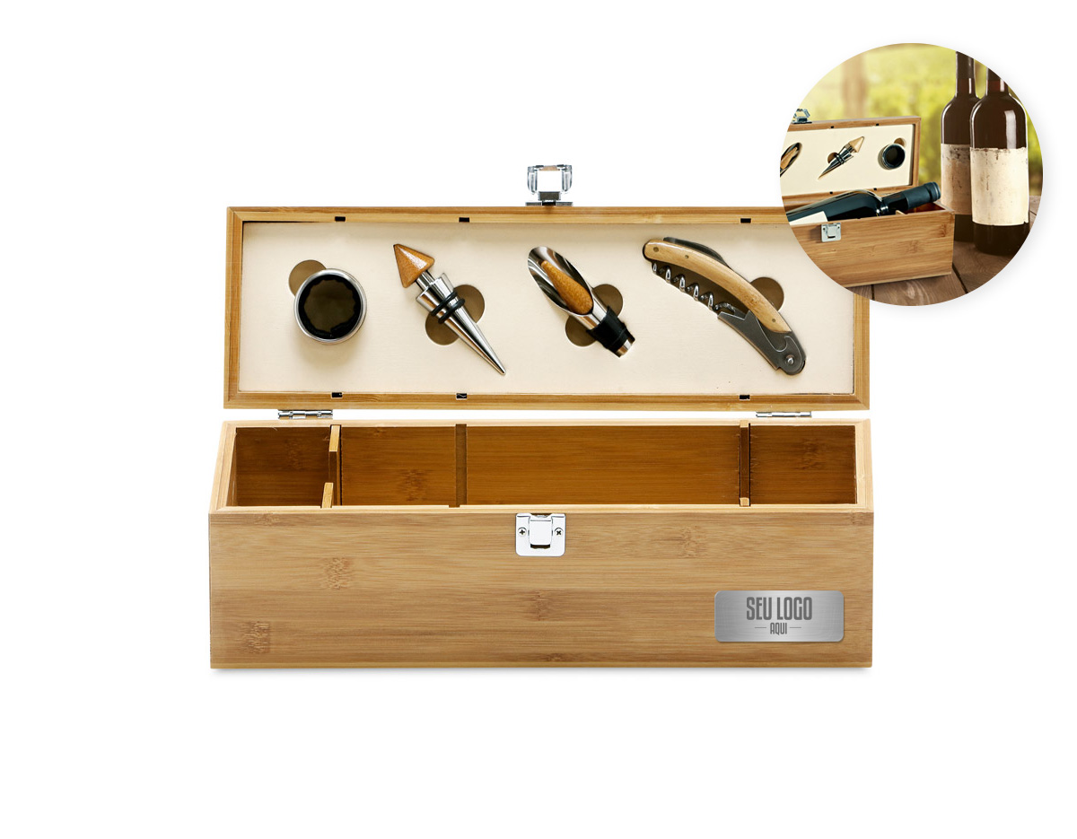Kit vinho em bambu e zinco. Com Saca-rolhas com canivete de sommelier, gargantilha, salva-gotas com tampa e rolha.