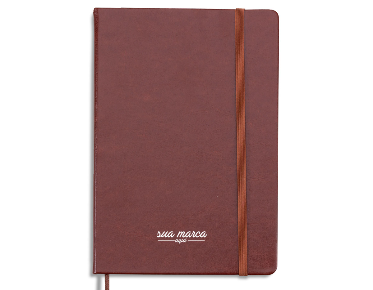 Caderneta tipo moleskine couro sintético, marcador de página em cetim e fita elástica para fechar. Contém aproximadamente 78 folhas amareladas sem pauta.