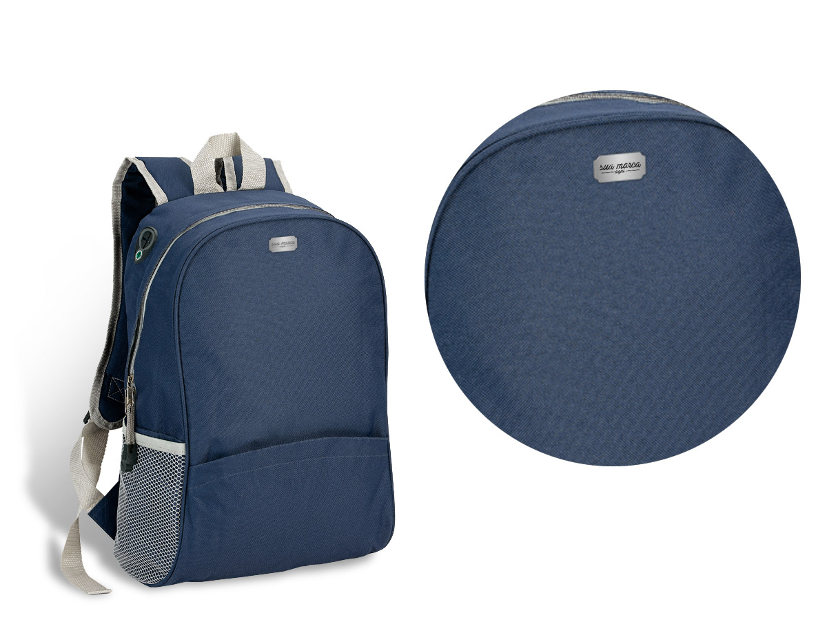 Mochila. 600D. Com saída para fone de ouvido. Interior forrado, com bolso. 2 bolsos laterais em rede. Parte posterior e alças almofadadas 270 x 400 x 140 mm