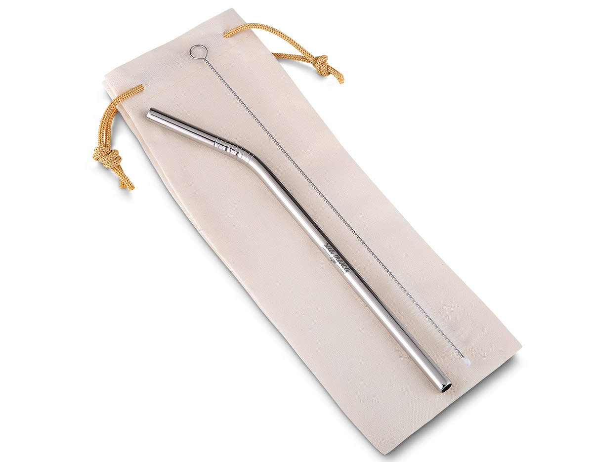 Kit canudo em aço inox com 02 peças: Canudo curvo, escova de limpeza e embalagem em saquinho de algodão.