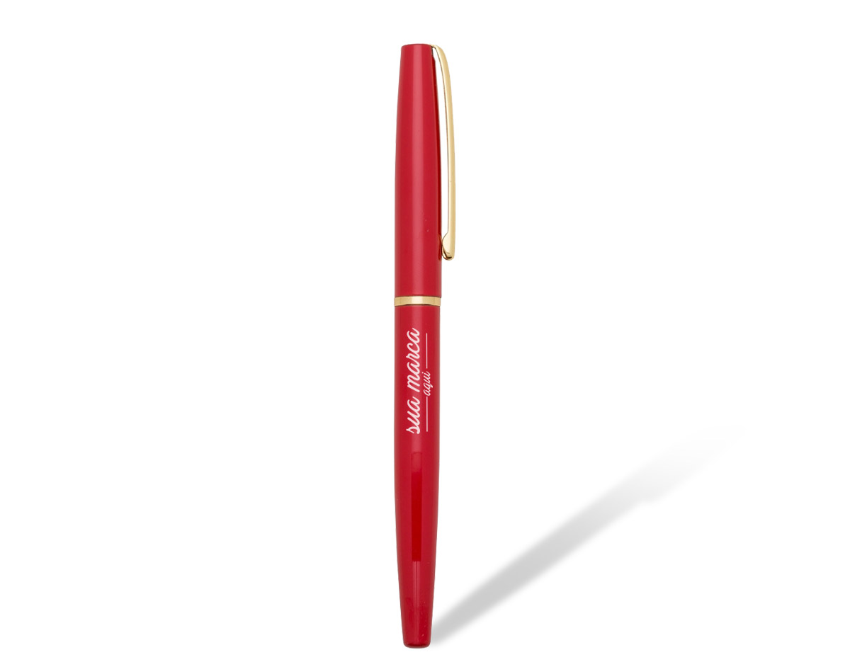 Caneta roller de metal com clip e anel central dourado. Basta tirar a tampa para uso.