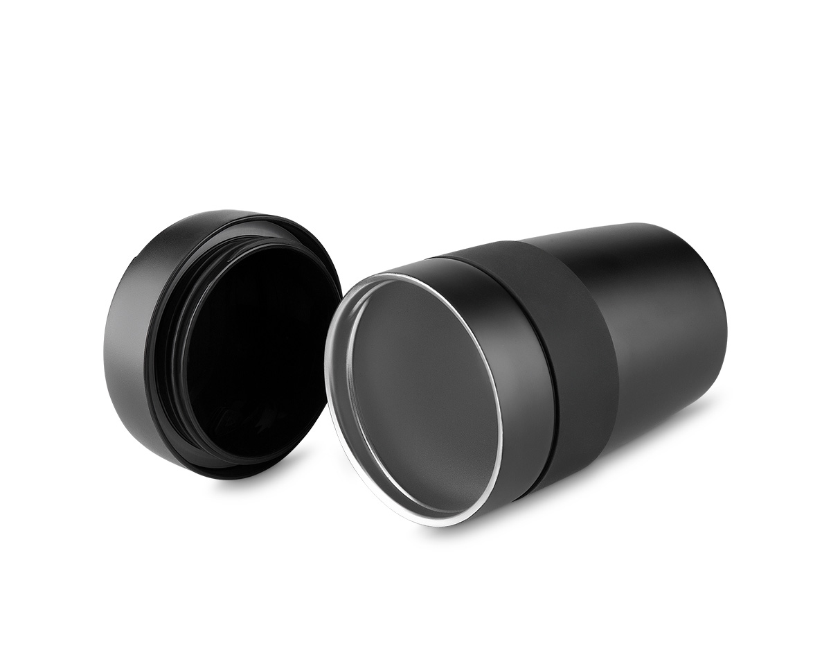 Caneca em aço inox parede dupla, conserva temperatura, pegador em silicone e bico com tampa. Capacidade 350ml.