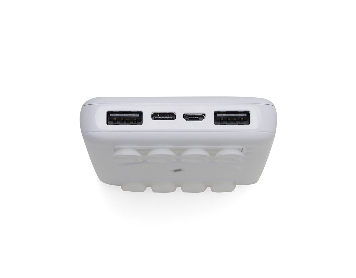 Carregador portátil de indução com 10.000mAh e indicador led de bateria, contém dois conjuntos de ventosas nas extremidades da área de indução, ideal para fixação do celular durante este modo de carga. O carregador possui duas portas de saídas USB, possibilitando o carregamento de dois dispositivos ao mesmo tempo, além do modo de carga por indução ilustrado por um raio, indicando a área correta para este modo de carga. O carregador possui duas portas de entradas, Tipo-C e V8. Acompanha cabo USB e adaptador Tipo-C.