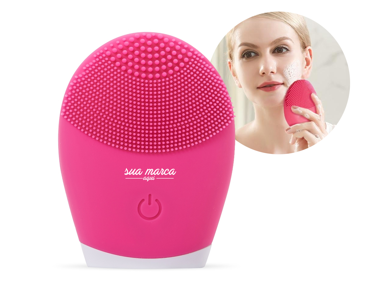 Massageador facial produzido em silicone à prova d’água, a escova possui três tamanhos de cerdas que limpam e massageiam a face. Sua parte frontal possui um botão de acionamento para alternar entre os 3 modos de intensidade.