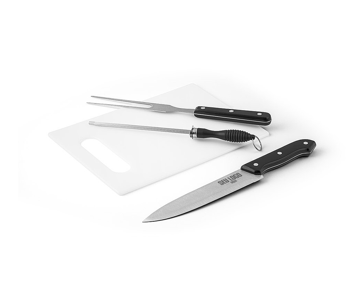 Kit churrasco em estojo de 210D com peças em aço inox e PP. Composto por tábua em PP e 3 utensílios: faca chefe, garfo e afiador