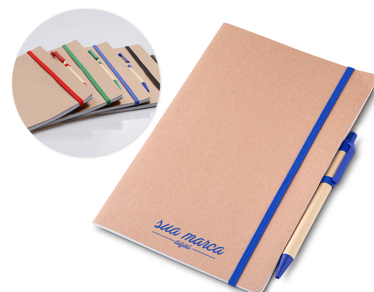 Bloco de anotações 21,5x14cm, capa em papel kraft com elástico, suporte para caneta e miolo com 30 folhas.
1 Caneta corpo em papel reciclado com detalhe em plástico.
