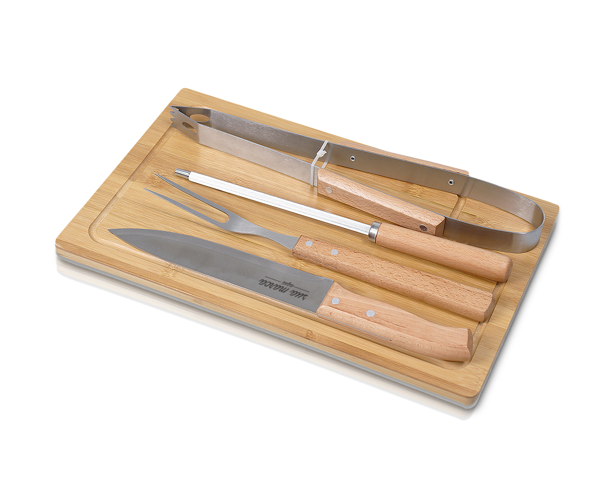 Kit churrasco, contendo:
Tábua
Garfo trinchante
Faca para carne 8
Chaira
Pegador
