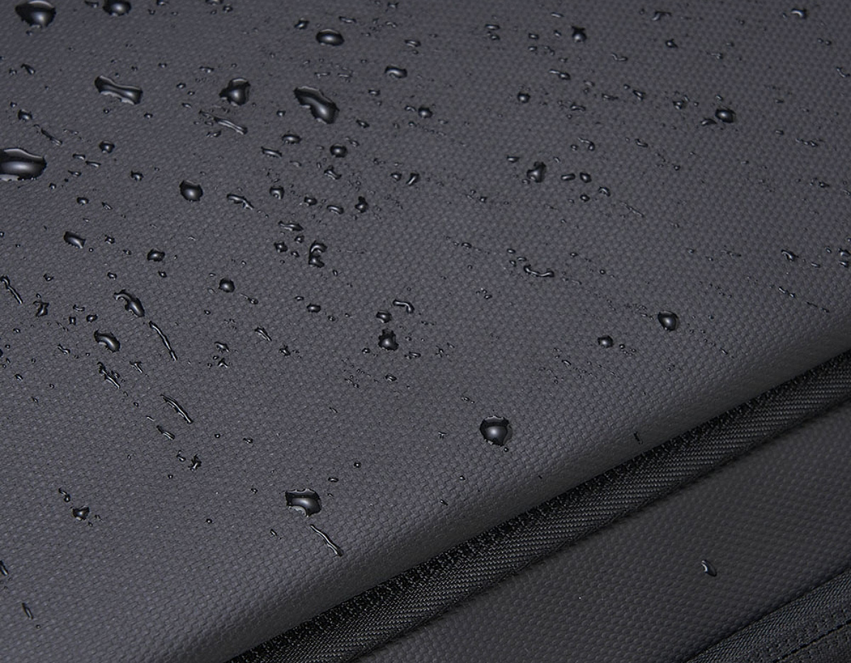 Mochila confeccionada em Couro Sintético com compartimento para notebook até 15,6 polegadas. Contém Dois compartimentos grandes sendo um com divisórias para documentos, eletrônicos e caneta, e um com divisória para Notebook até 15,6 polegadas.