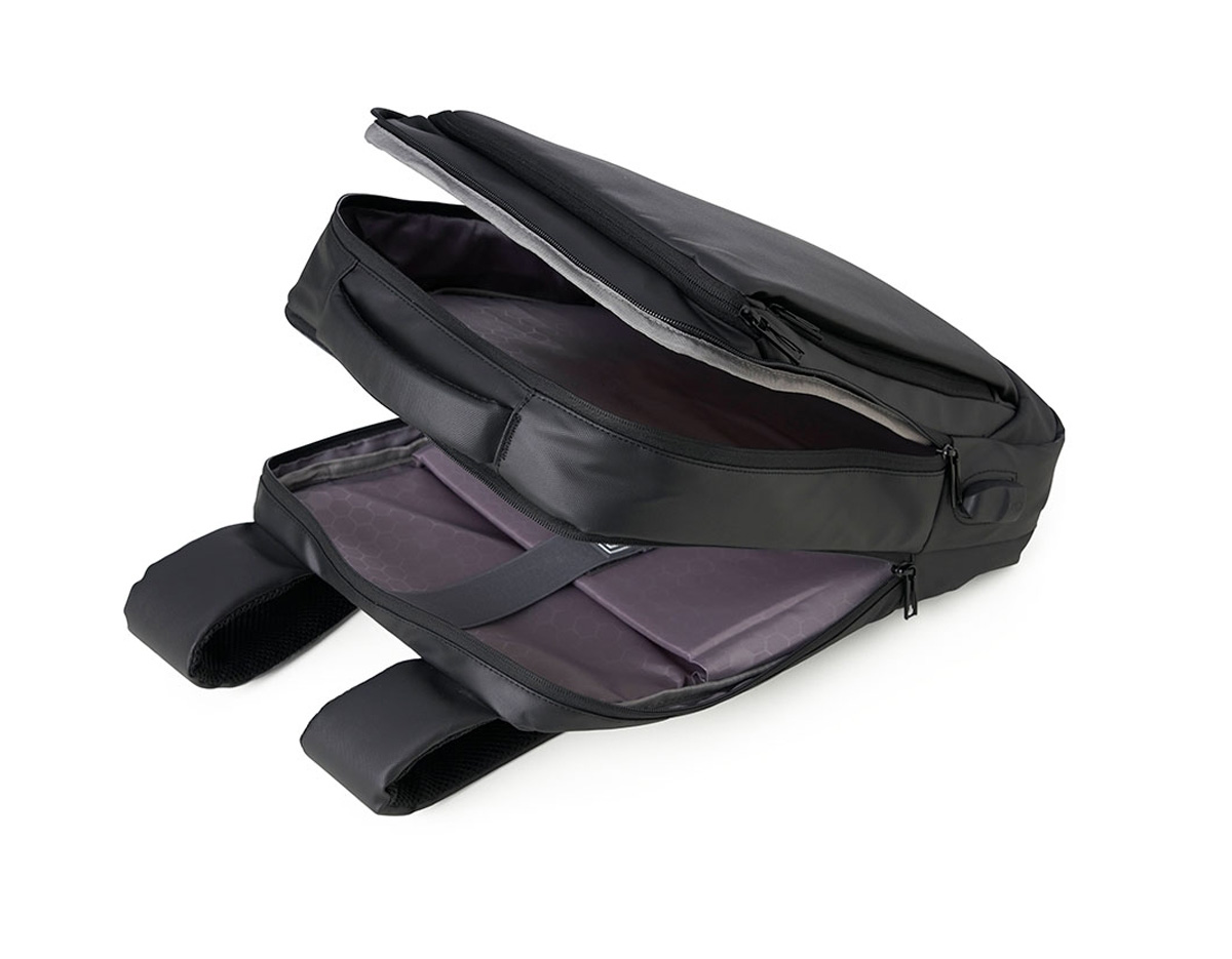 Mochila confeccionada em Couro Sintético com compartimento para notebook até 15,6 polegadas. Contém Dois compartimentos grandes sendo um com divisórias para documentos, eletrônicos e caneta, e um com divisória para Notebook até 15,6 polegadas.