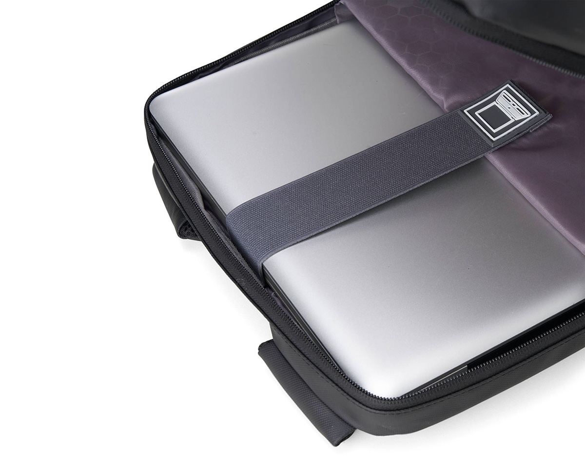 Mochila confeccionada em Couro Sintético com compartimento para notebook até 15,6 polegadas. Contém Dois compartimentos grandes sendo um com divisórias para documentos, eletrônicos e caneta, e um com divisória para Notebook até 15,6 polegadas.