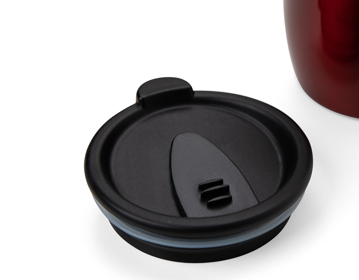 Caneca 400 ml parede dupla em Inox, com pegador de plástico, contém tampa com compartimento que ao deslizar, pode ser aberto para beber e base com EVA antiderrapante.