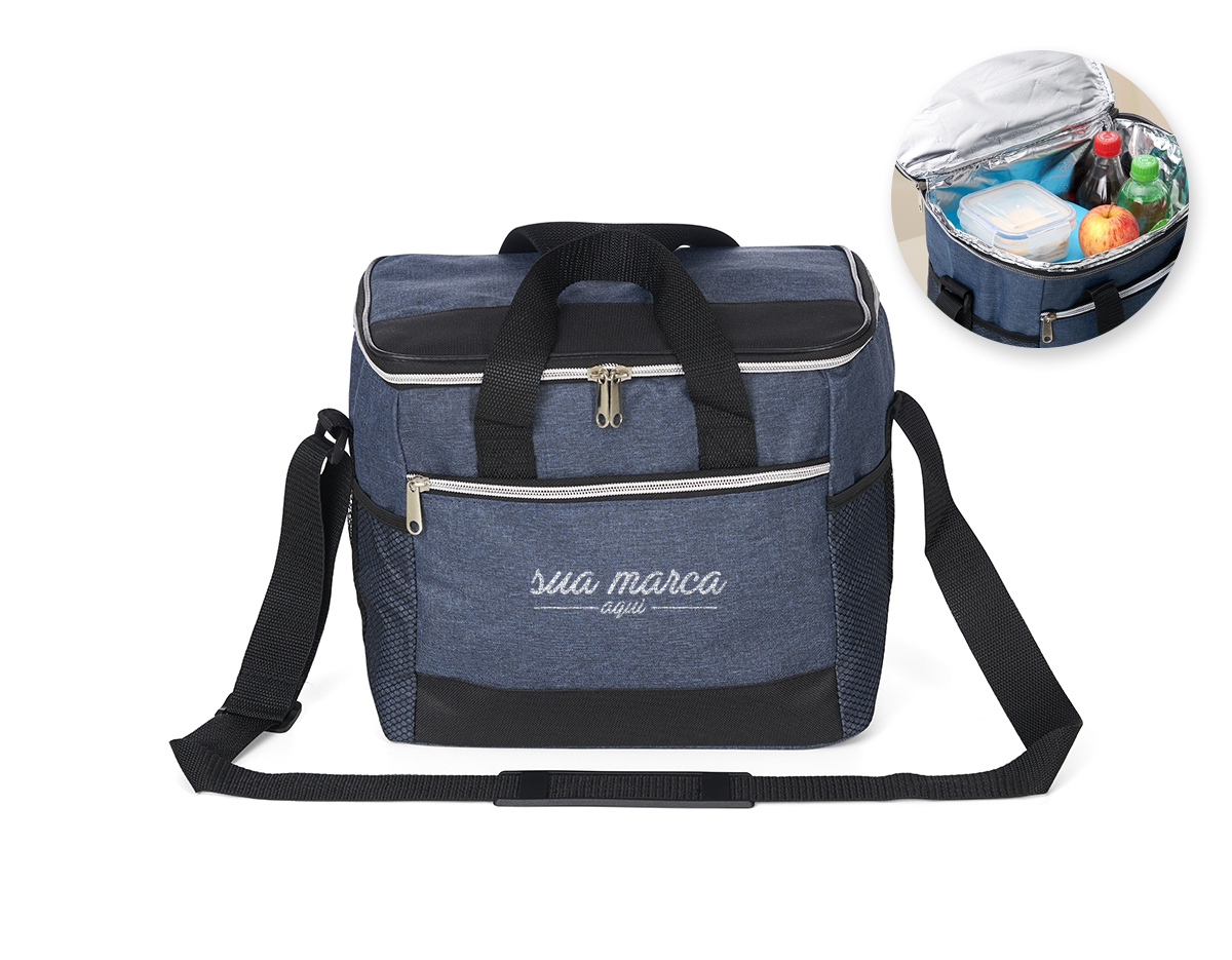 Bolsa térmica confeccionada em poliéster resistente à água e capacidade de até 15 litros. Possui revestimento interno em PEVA antivazamento, que ajuda a conservar a temperatura de alimentos e bebidas por mais tempo. Conta com bolso frontal com zíper, dois bolsos laterais em tela de nylon, alças de mão e alça transversal fixa, regulável e com apoio para ombro.