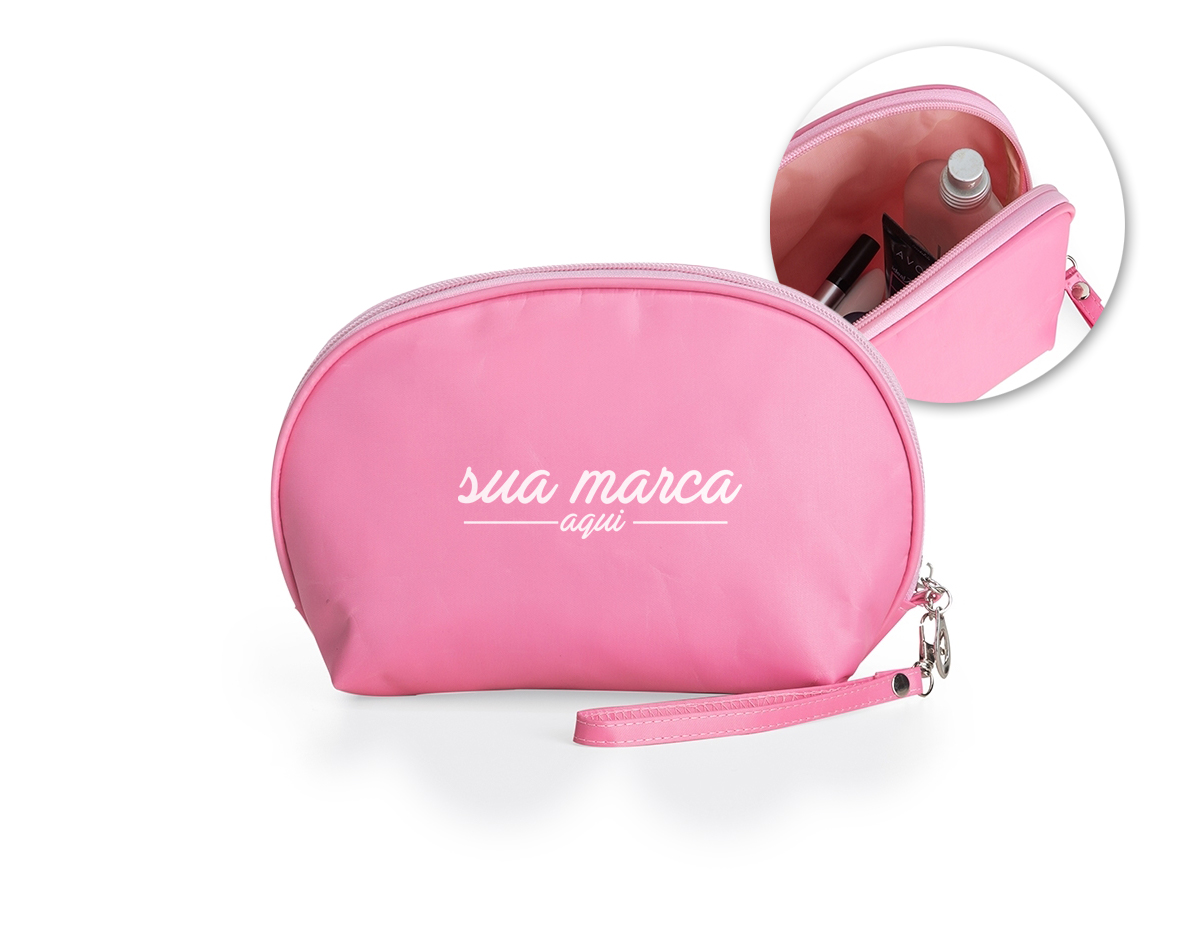 Necessaire impermeável de nylon com forro em poliéster, acompanha alça com gancho para encaixe.