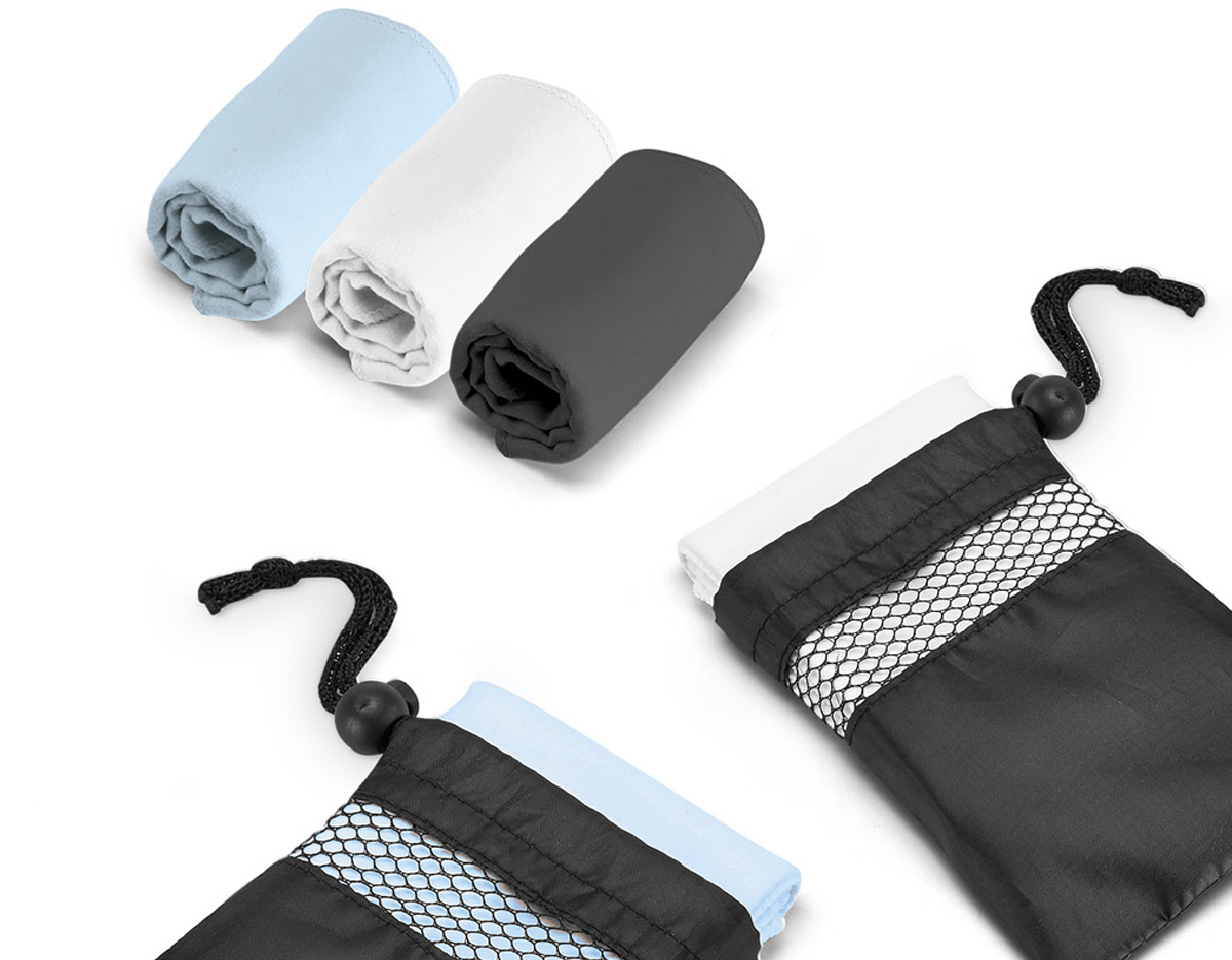 Toalha para esporte em microfibra (210 g/m²). Toalha prática e leve que facilita o transporte, de elevada absorção e rápida secagem. Fornecida com bolsa em 190T. 300 x 300 mm | Bolsa: 110 x 140 mm