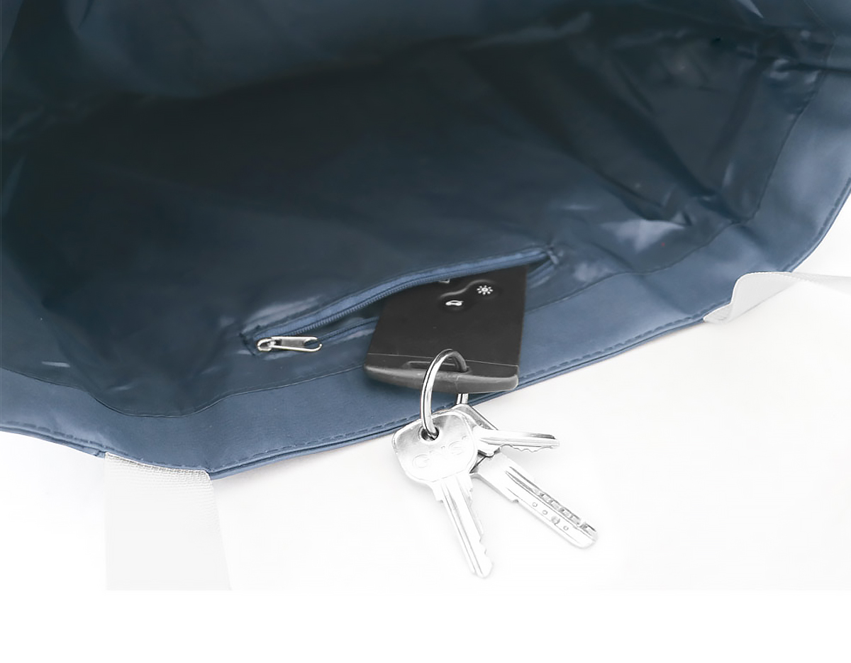 Sacola de praia em 300D com bolso interior. Alças em webbing de 70 cm. 450 x 300 x 80 mm