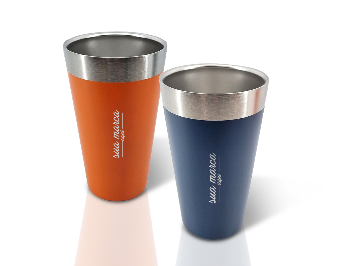 Copo térmico de inox com capacidade para 473ml. Produto livre de BPA.
