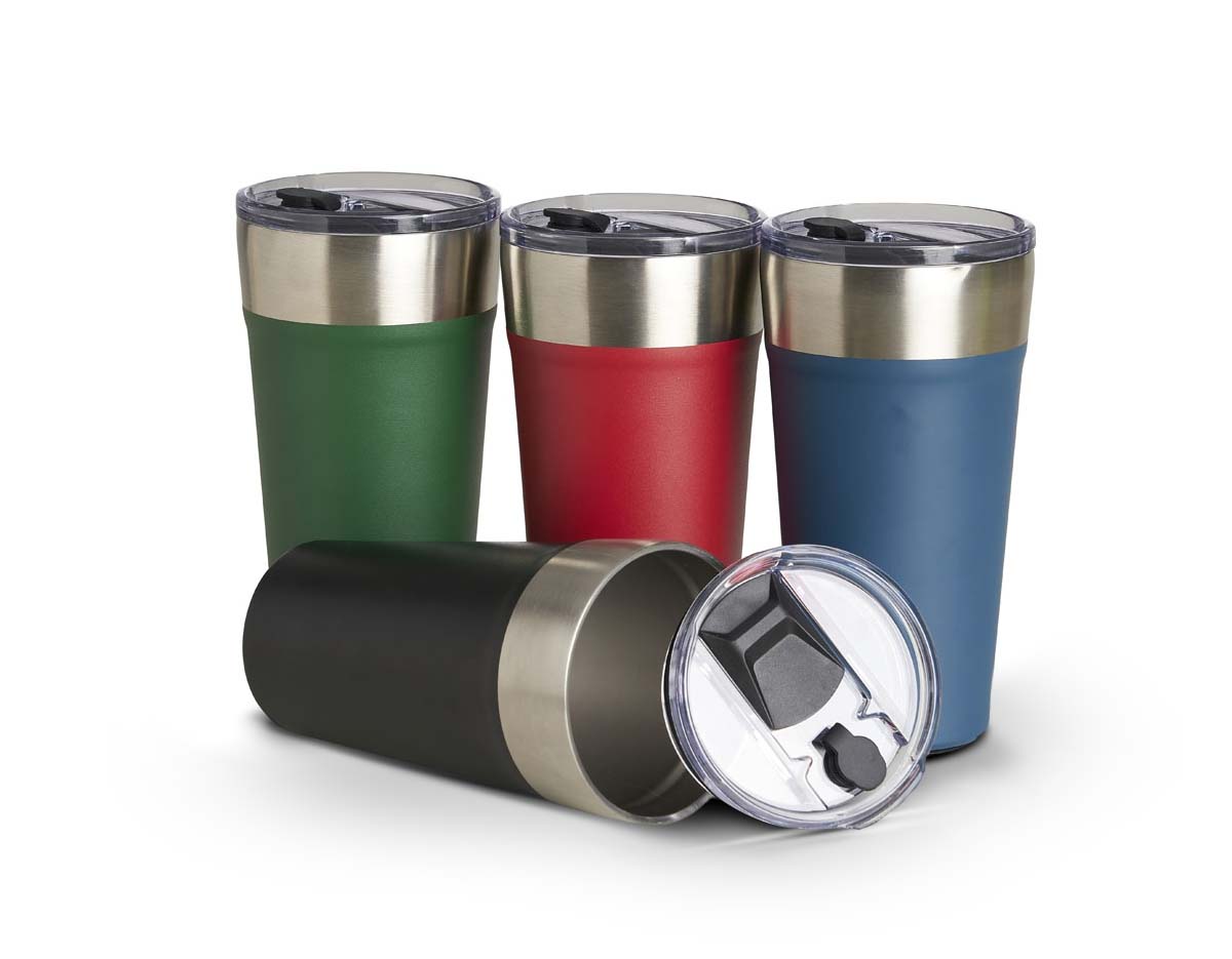 Copo térmico com canudo de capacidade para 500ml . Feito em inox 18/8 e livre de BPA. Possui abridor de garrafas acoplado em sua base. Acompanha canudo e tampa de plástico.