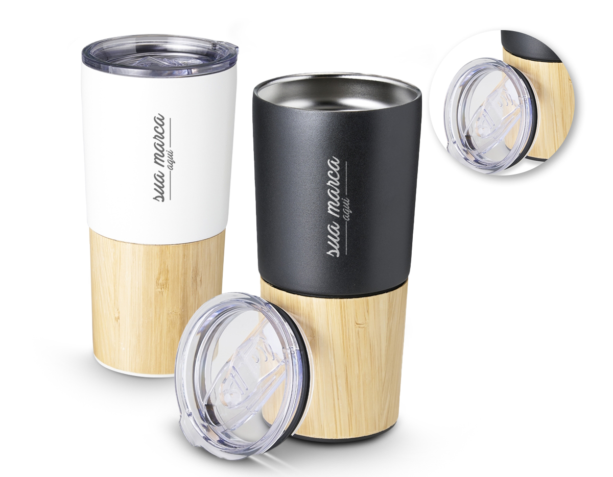 Copo térmico de inox 600ml com parede dupla e detalhe de bambu. Tampa com acesso ao bocal e trava de segurança.