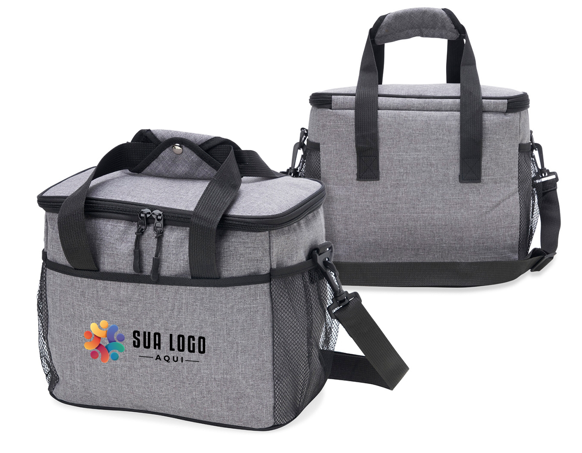 Bolsa térmica confeccionada em nylon, com capacidade de 14 litros, desenvolvida para transportar alimentos e bebidas com praticidade e segurança. Possui compartimento principal com revestimento térmico soldado e sistema antivazamento, que contribui para a conservação da temperatura. Conta com bolso frontal e bolsos laterais em malha para melhor organização. Dispõe ainda de alças de mão com suporte de junção e acompanha alça transversal, oferecendo maior conforto e versatilidade no transporte.