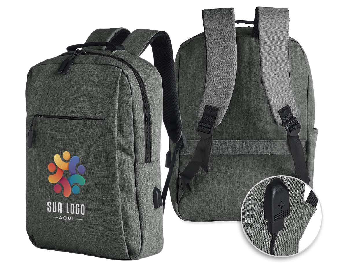 Mochila confeccionada em nylon com compartimento para notebook até 15,6 polegadas. Contém compartimento grande com divisórias para documentos, eletrônicos e caneta, compartimento mediano com abertura vertical, compartimento frontal, bolso lateral e adaptador USB externo com cabo acoplado, permitindo a conexão de um carregador portátil de dentro da mochila e transferência da carga para o lado externo, ocultando o carregador e viabilizando a utilização do celular durante o processo. Contém zíperes com pegadores plásticos, alça de mão em nylon e alças para as costas ajustáveis com revestimento espumado antitranspirante.