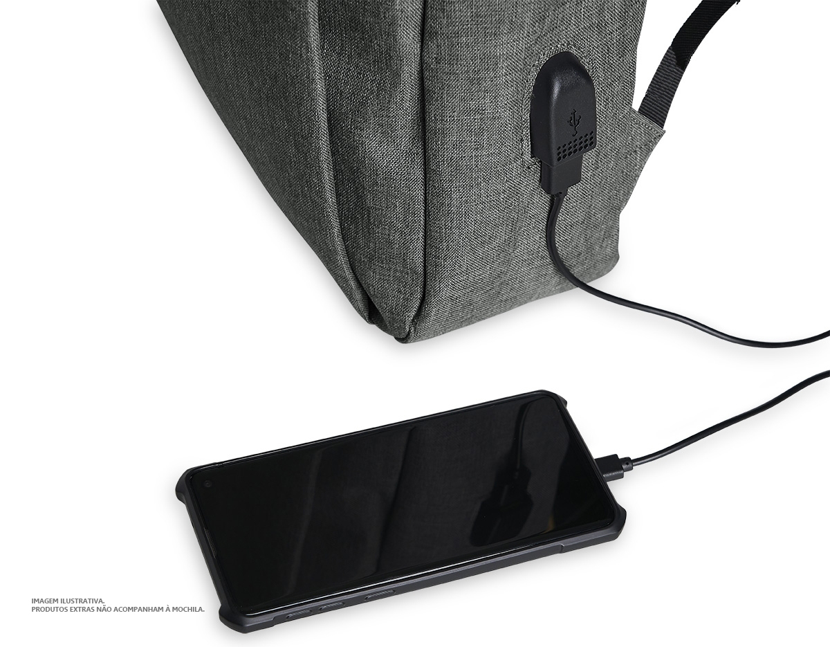 Mochila confeccionada em nylon com compartimento para notebook até 15,6 polegadas. Contém compartimento grande com divisórias para documentos, eletrônicos e caneta, compartimento mediano com abertura vertical, compartimento frontal, bolso lateral e adaptador USB externo com cabo acoplado, permitindo a conexão de um carregador portátil de dentro da mochila e transferência da carga para o lado externo, ocultando o carregador e viabilizando a utilização do celular durante o processo. Contém zíperes com pegadores plásticos, alça de mão em nylon e alças para as costas ajustáveis com revestimento espumado antitranspirante.