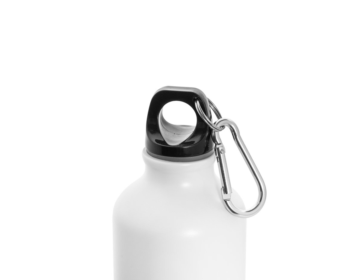 Squeeze em alumínio com acabamento mate e mosquetão para facilitar o transporte. Capacidade até 550 ml.