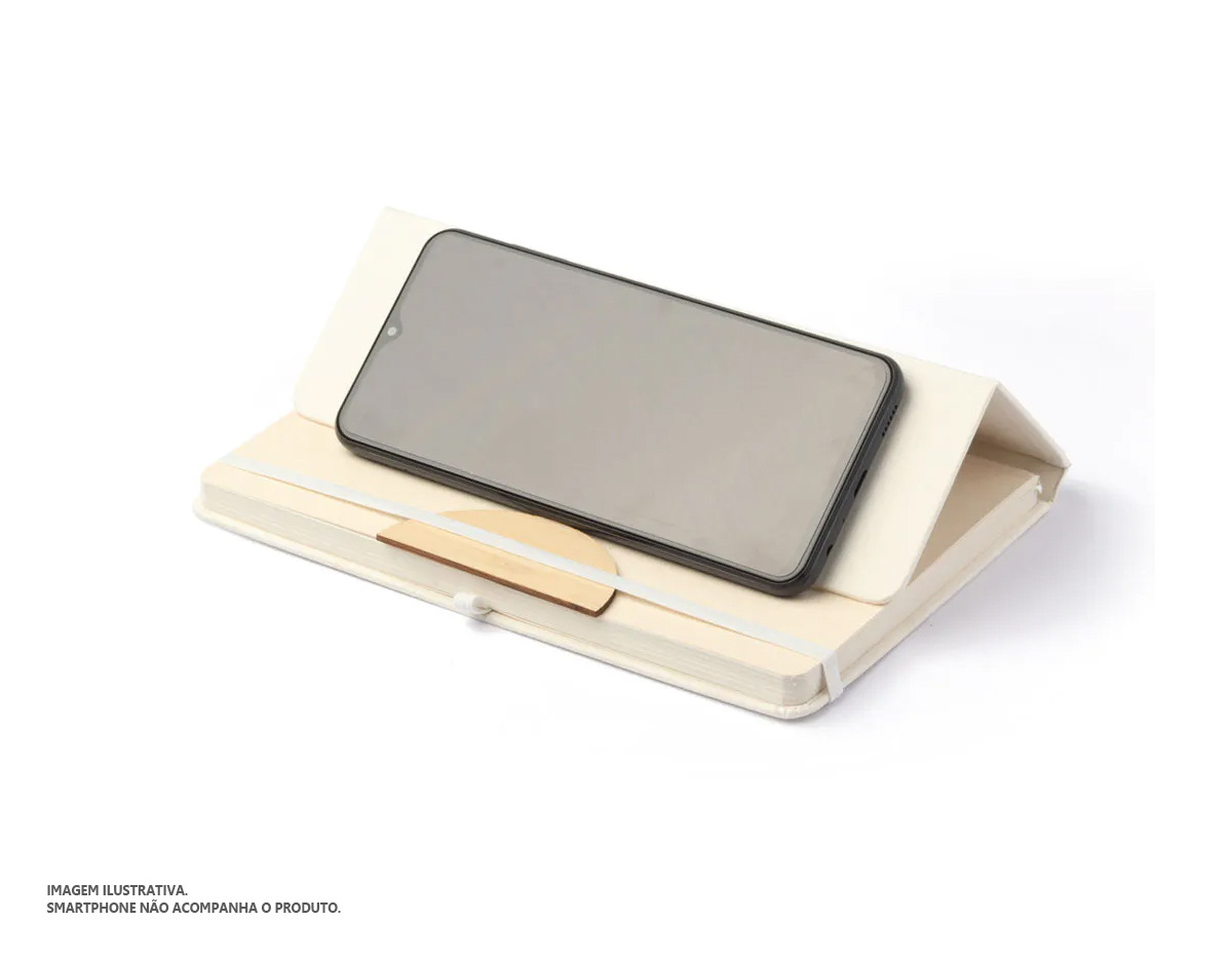 Bloco de anotações com tampa de função de suporte para smartphone. Produzido com caixa de leite, possui guarnições em bambu, porta canetas e elástico branco com 80 folhas(g/m2)pautadas na cor bege.