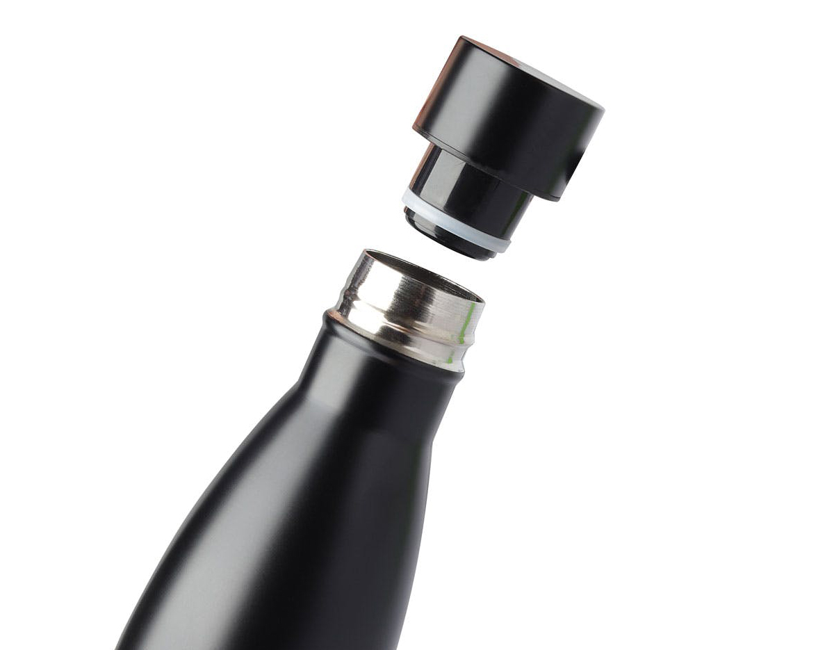 Garrafa térmica em aço inox com parede dupla isoladao à vácuo, com tampa de inox na cor do produto e anel de silicone para vedação. Capacidadede até 500ml, pintura fosca.Livre de Bpa