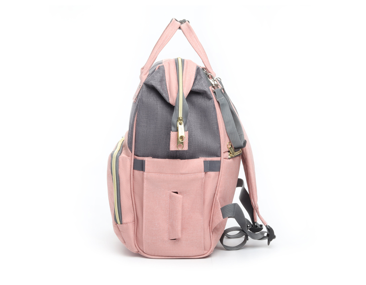Mochila maternidade em poliéster parte externa: Compartimento com divisórias internas, alça para encaixe para carrinho de bebê, 2 bolsos laterais, bolso frontal com divisórias internas com zíper, alça de mão, compartimento com zíper nas costas da mochila.Parte interna: Compartimento com seis divisórias, sem compartimento para notebook.

