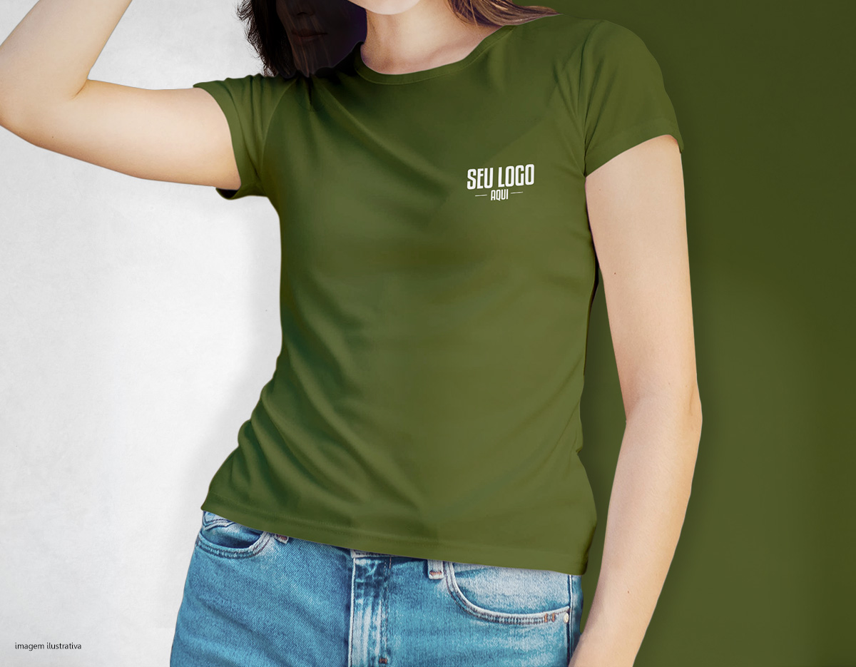 Camiseta feminina, confeccionada em tecido meia malha, 100% algodão (165 g/m2) e com fio 30/1 misto. Com gola em ribana 1 X1 com fita de reforço  e com costura dupla nas mangas, barra de fundo e laterais. Tamanhos: P, M, G e GG.