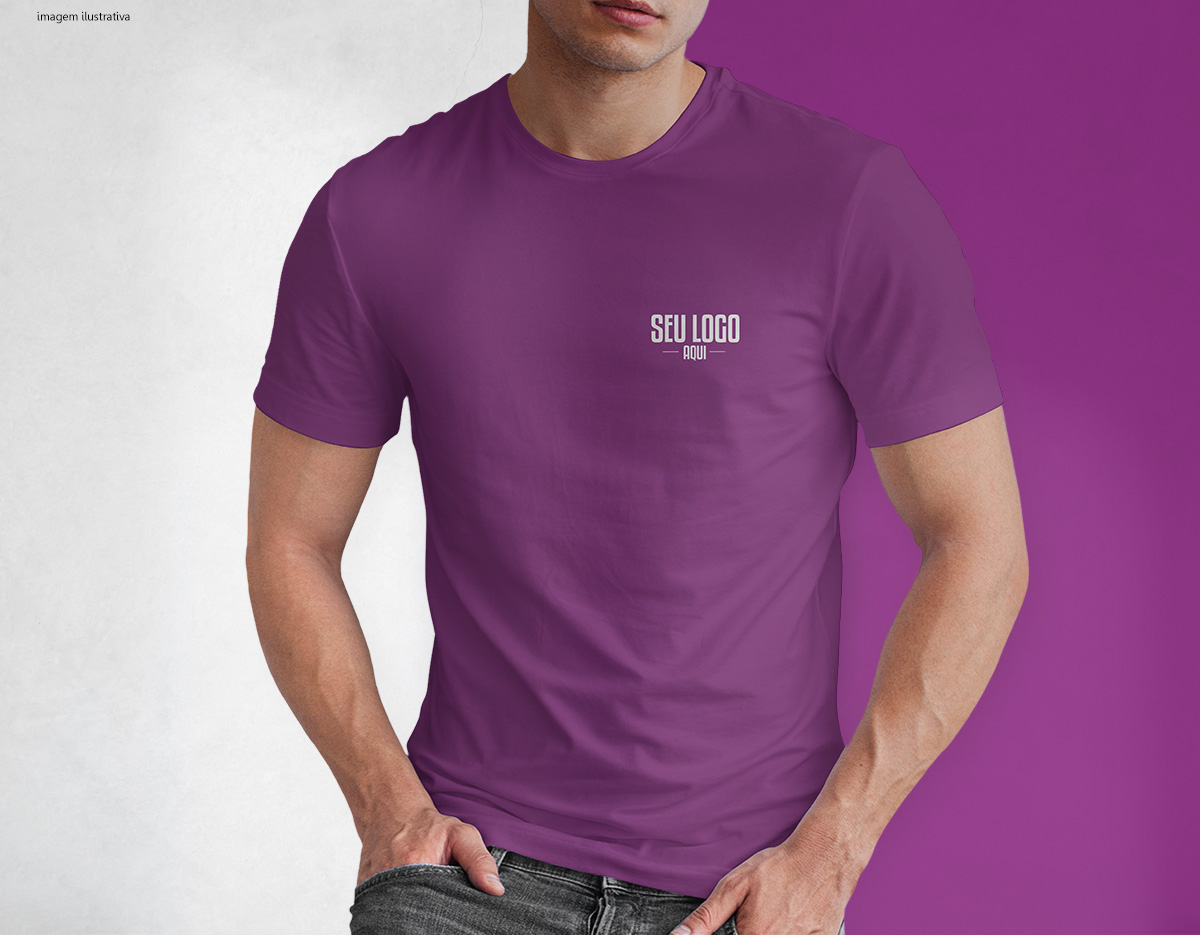 Camiseta tradicional, confeccionada em tecido meia malha, 100% algodão (135 g/m2) e com fio 30/1 misto. Com gola em ribana 1,5X1,5 com fita de reforço  e com costura dupla nas mangas, barra de fundo e laterais. Tamanhos: P, M, G e GG.