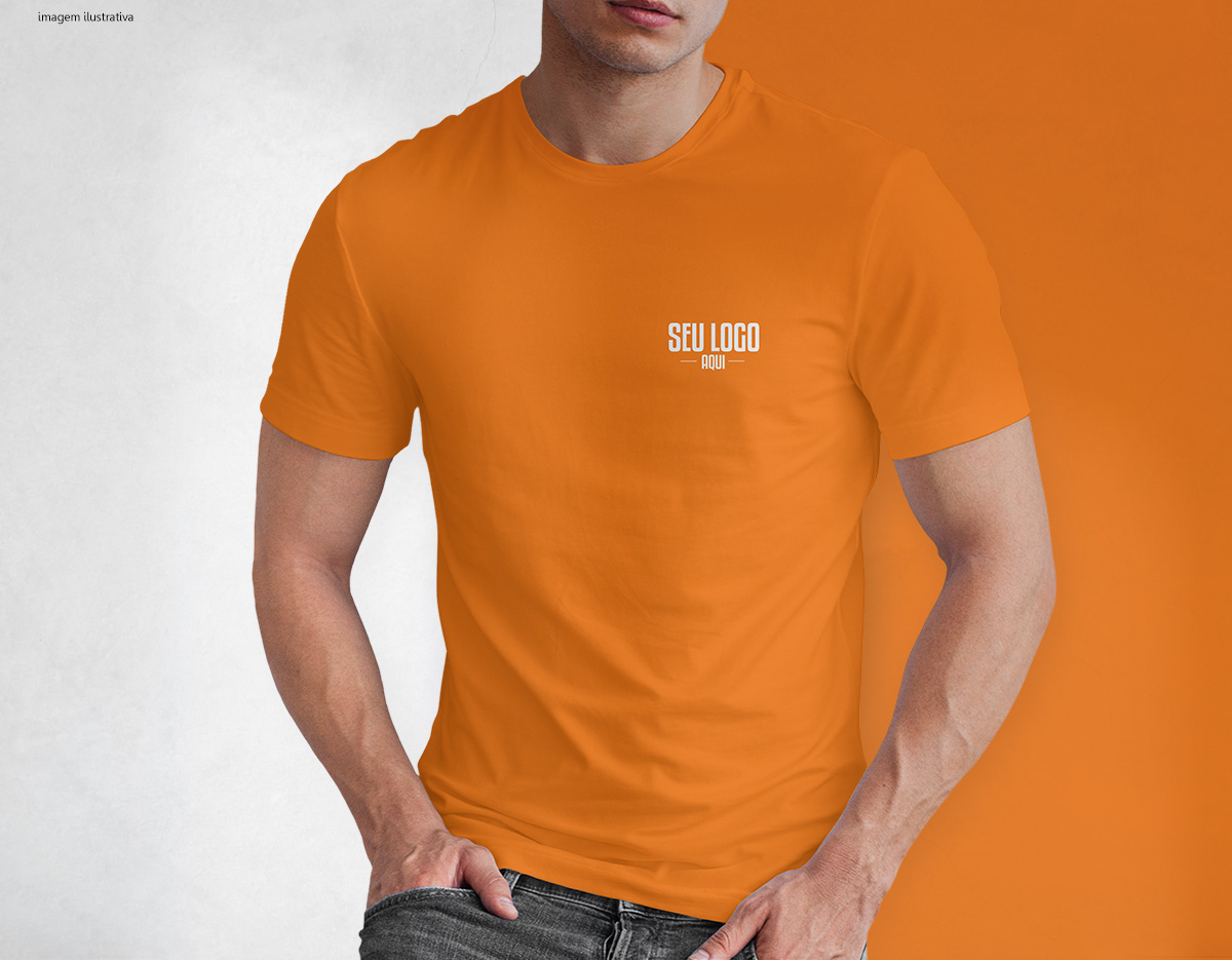 Camiseta tradicional, confeccionada em tecido meia malha, 100% algodão (135 g/m2) e com fio 30/1 misto. Com gola em ribana 1,5X1,5 com fita de reforço  e com costura dupla nas mangas, barra de fundo e laterais. Tamanhos: P, M, G e GG.