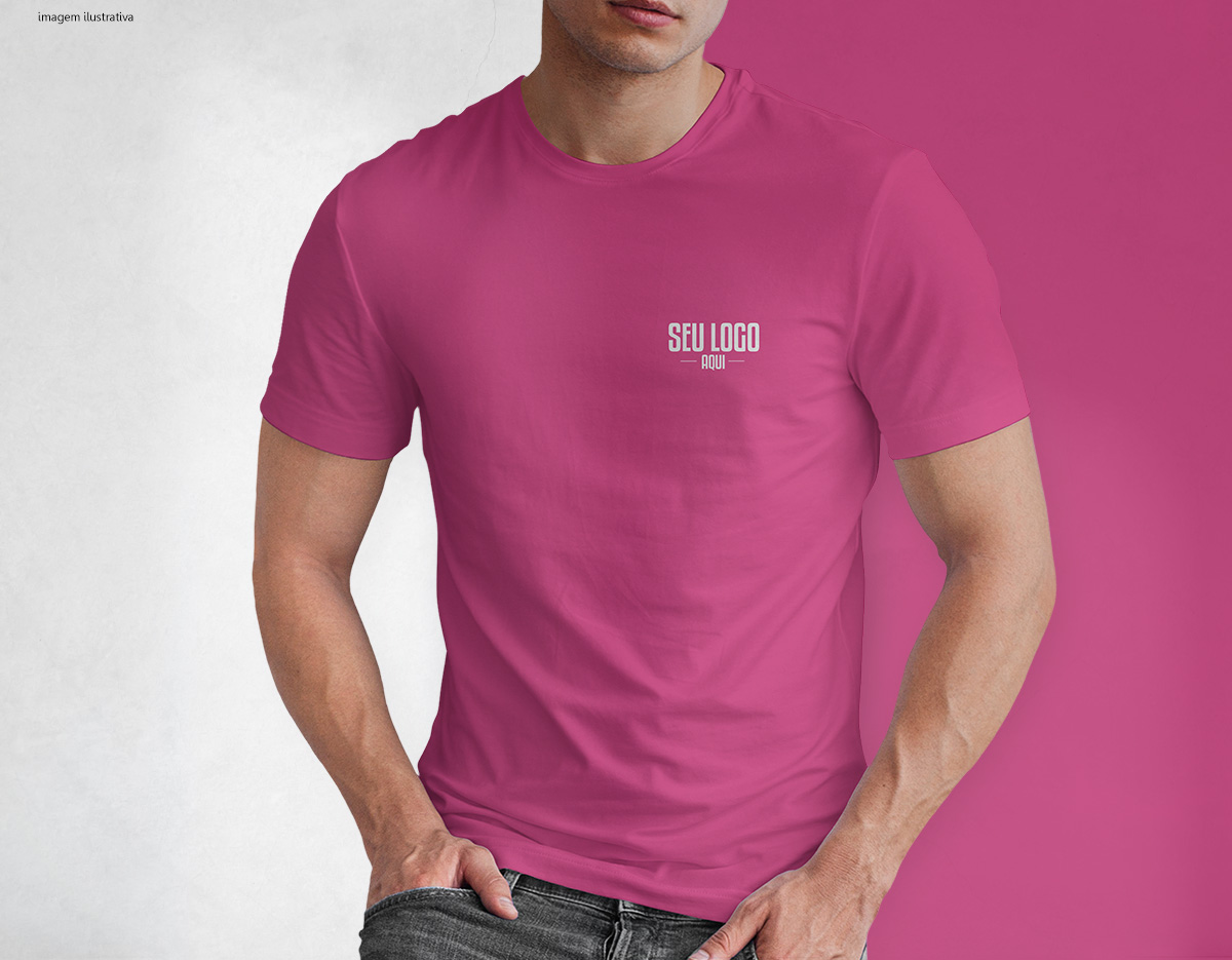 Camiseta tradicional, confeccionada em tecido meia malha, 100% algodão (135 g/m2) e com fio 30/1 misto. Com gola em ribana 1,5X1,5 com fita de reforço  e com costura dupla nas mangas, barra de fundo e laterais. Tamanhos: P, M, G e GG.