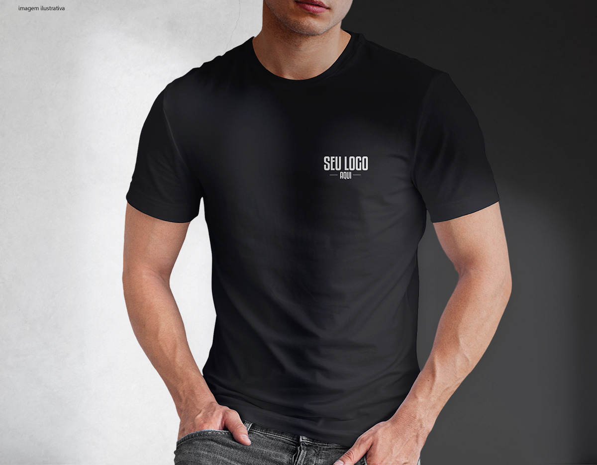 Camiseta tradicional, confeccionada em tecido meia malha, 100% algodão (135 g/m2) e com fio 30/1 misto. Com gola em ribana 1,5X1,5 com fita de reforço  e com costura dupla nas mangas, barra de fundo e laterais. Tamanhos: P, M, G e GG.