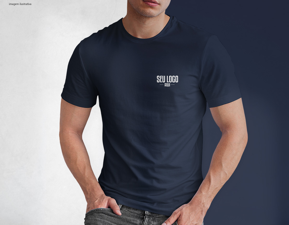 Camiseta tradicional, confeccionada em tecido meia malha, 100% algodão (135 g/m2) e com fio 30/1 misto. Com gola em ribana 1,5X1,5 com fita de reforço  e com costura dupla nas mangas, barra de fundo e laterais. Tamanhos: P, M, G e GG.