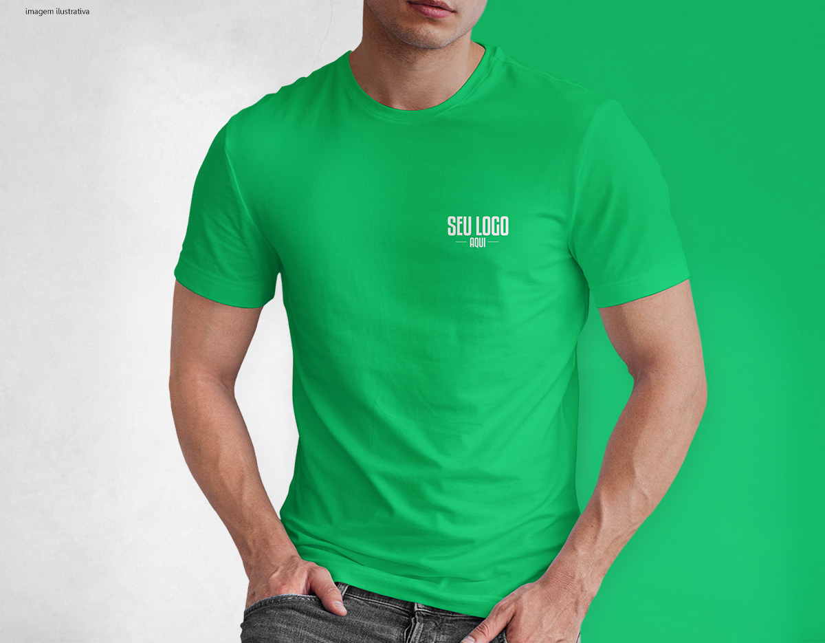 Camiseta tradicional, confeccionada em tecido meia malha, 100% algodão (135 g/m2) e com fio 30/1 misto. Com gola em ribana 1,5X1,5 com fita de reforço  e com costura dupla nas mangas, barra de fundo e laterais. Tamanhos: P, M, G e GG.