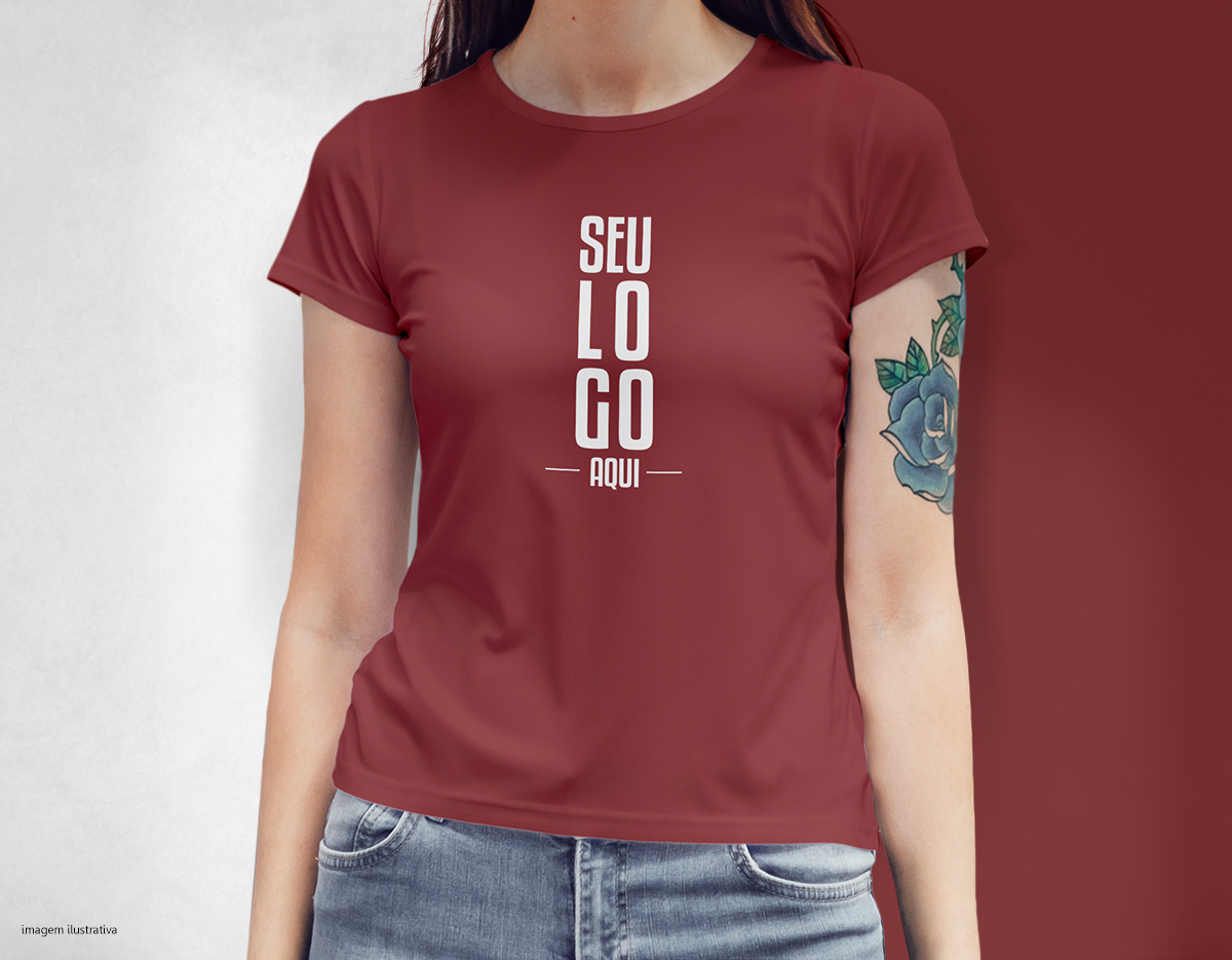 Camiseta feminina de corte cinturado, confeccionada em tecido meia malha, 100% algodão (135 g/m2) e com fio 30/1 misto. Com gola em ribana 1 X1 com fita de reforço  e com costura dupla nas mangas, barra de fundo e laterais. Tamanhos: P, M, G e GG.