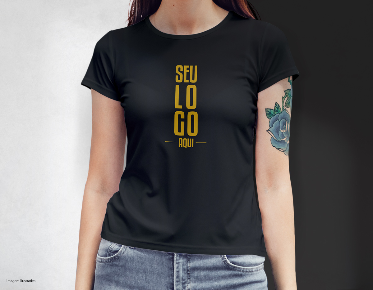 Camiseta feminina de corte cinturado, confeccionada em tecido meia malha, 100% algodão (135 g/m2) e com fio 30/1 misto. Com gola em ribana 1 X1 com fita de reforço  e com costura dupla nas mangas, barra de fundo e laterais. Tamanhos: P, M, G e GG.