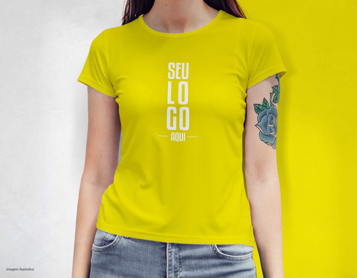 Camiseta feminina de corte cinturado, confeccionada em tecido meia malha, 100% algodão (135 g/m2) e com fio 30/1 misto. Com gola em ribana 1 X1 com fita de reforço  e com costura dupla nas mangas, barra de fundo e laterais. Tamanhos: P, M, G e GG.