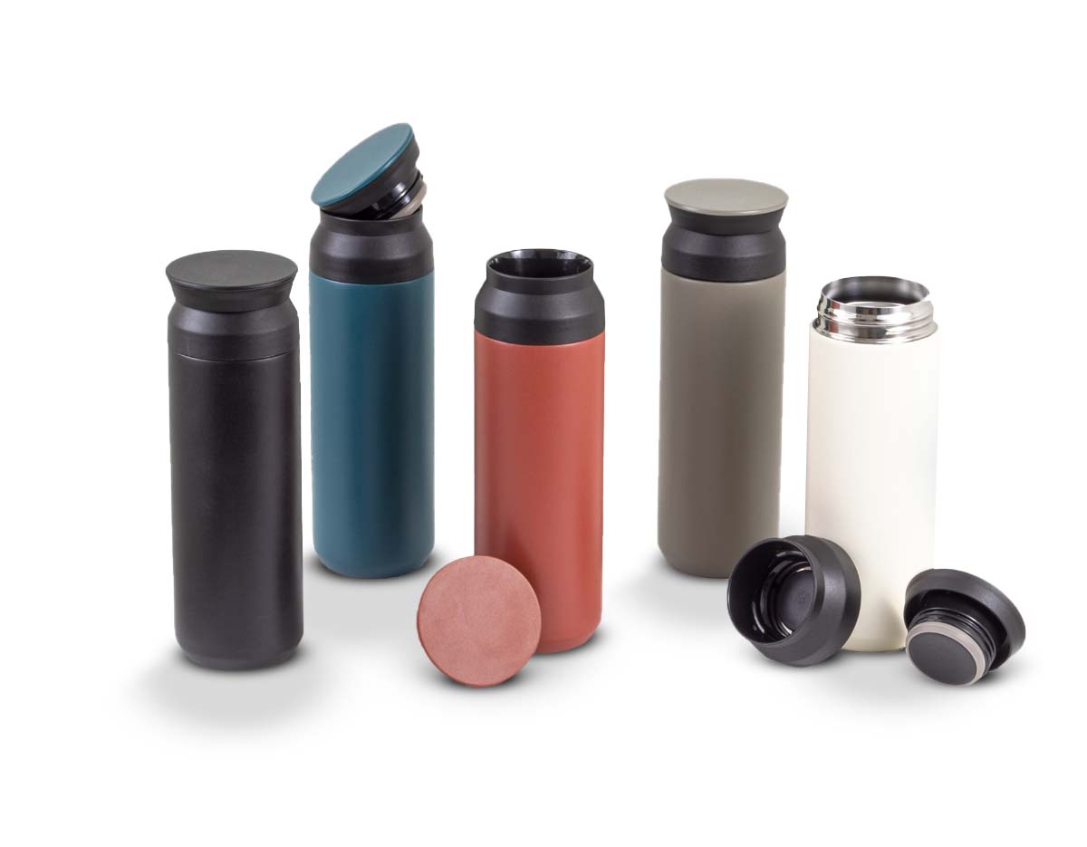 Garrafa térmica feita em inox 304 com parede dupla, capacidade de 470ml. Tampa de abertura dupla.
