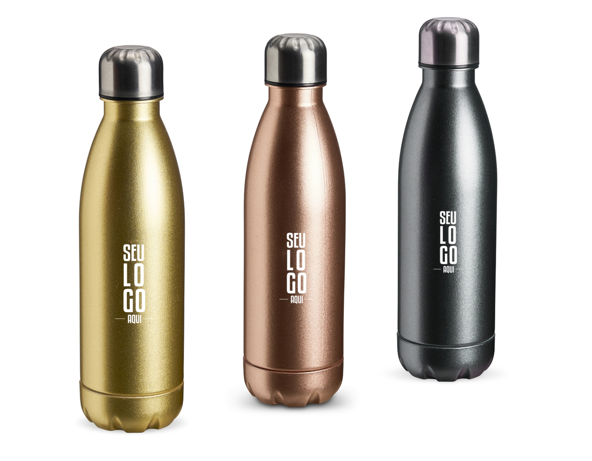 Garrafa plástica com tampa de alumínio, capacidade de 680ml.