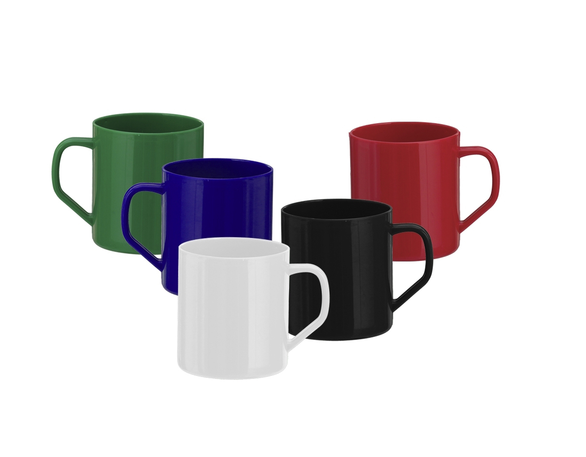 Caneca plástica com capacidade de 400ml.