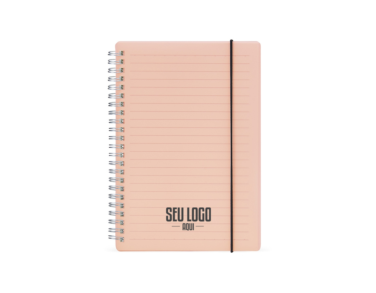 Caderno A5 com capa plástica e elástico para lacre, contém aproximadamente 80 folhas marfim com pauta.
