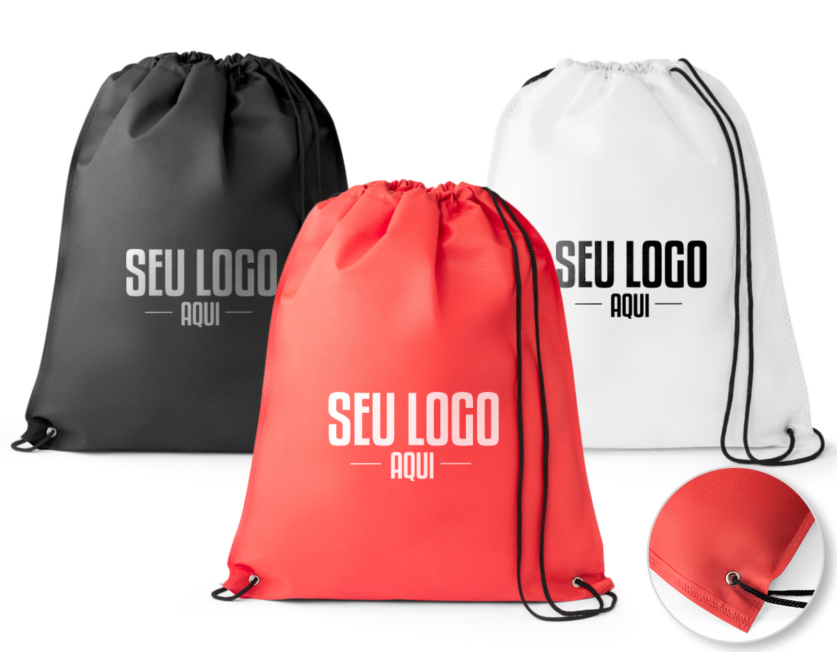 Sacola tipo mochila em non-woven (80 m/g²) termo-selado com ilhós e cordão 4/1 preto. 330 x 400 mm