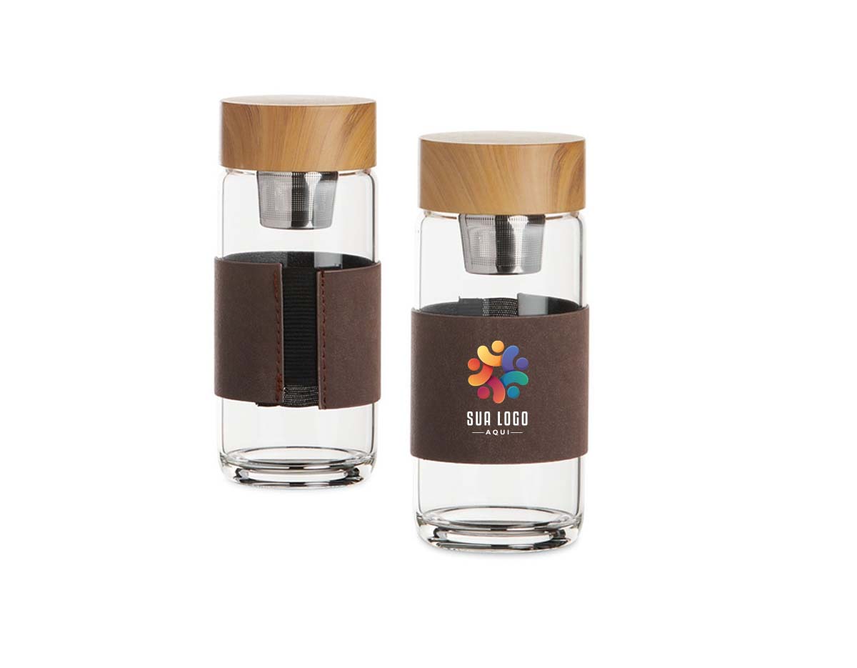 Garrafa de vidro borossilicato com capacidade de 400ml, acompanha infusor e luva de tecido sintético. Tampa plástico com design de bambu.