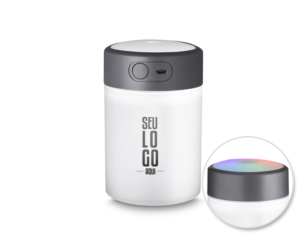 Umidificador de ar com difusor de óleo essencial à base de água via USB. Feito com ABS reciclável+ PP, com capacidade de 300ml. Na parte da tampa sua luz pode ser acesa tendo a possibilidade de cor LED OU RGB, ideal para uso em escritório ou em casa